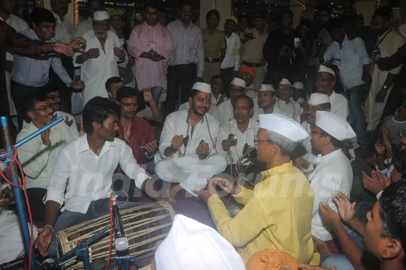 Ritiesh Deshhmukh prays for his upcoming movie Lai Bhaari