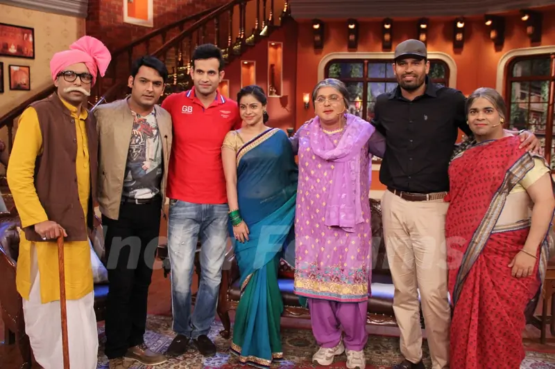 Irfan and Yusuf Pathan  with the cast of Comedy Nights with Kapil