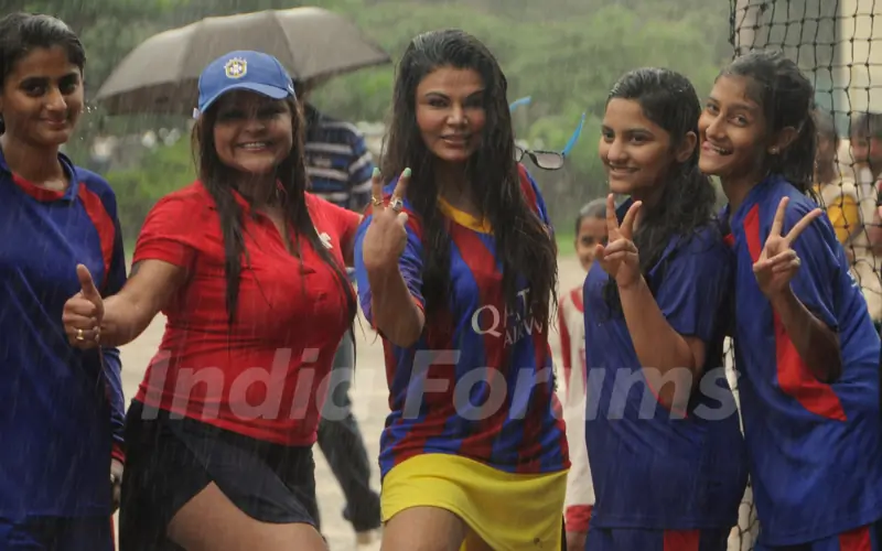 Rakhi Sawant Plays for a Cause!