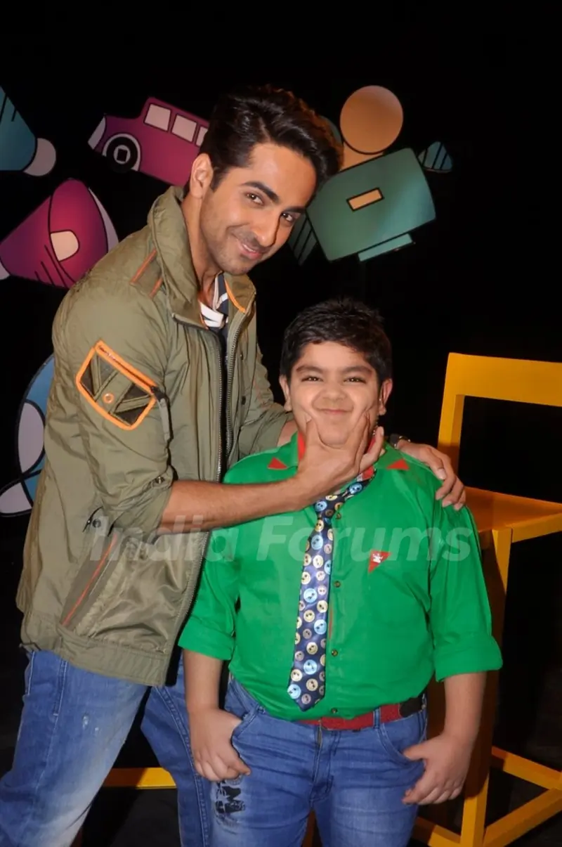 Ayushmann Khurrana makes Sadhil smile on Captain Tiao