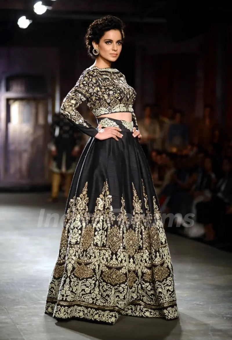 Kangana Ranaut walks the ramp for Anju Modi at the Indian Couture Week - Day 2