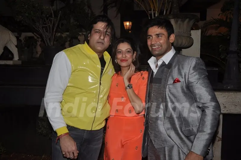 Armaan Kohli poses with Payal Rohatgi and Sangram Singh