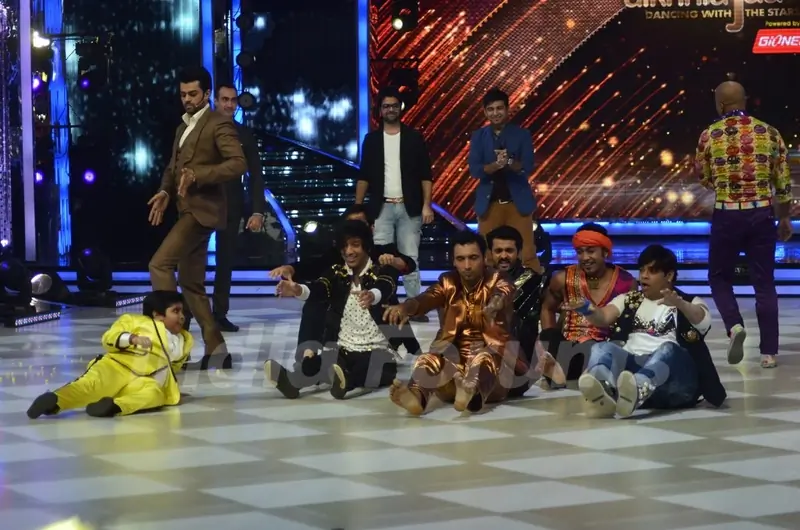 Contestants perform on Jhalak Dikhla Jaa for Rani