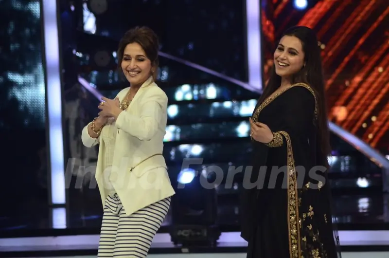 Madhuri and Rani perform on Jhalak Dikhla Jaa