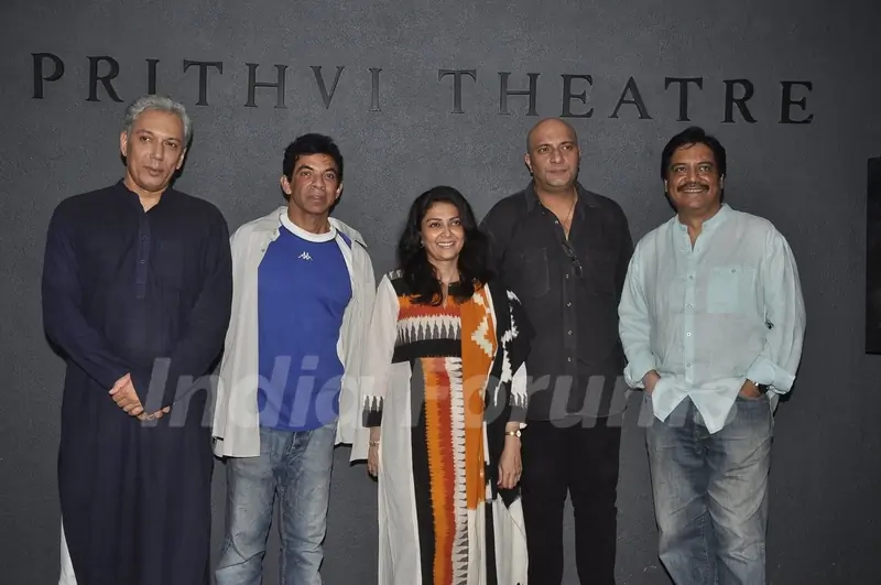 Cast of Salim Arif's Play 'Taj Mahal ka Udhghatan'