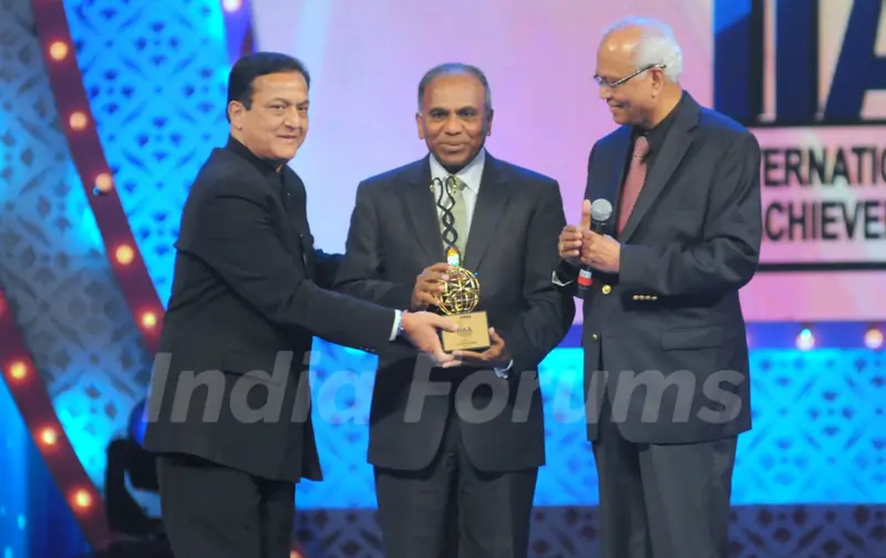 Rana Kapoor and Dr.Raghunath Mashelkar awarding Dr. Subra Suresh