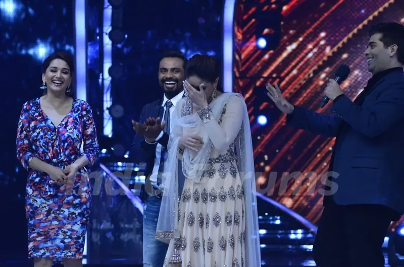 Kareena Kapoor bursts out laughing on Jhalak Dikhla Jaa