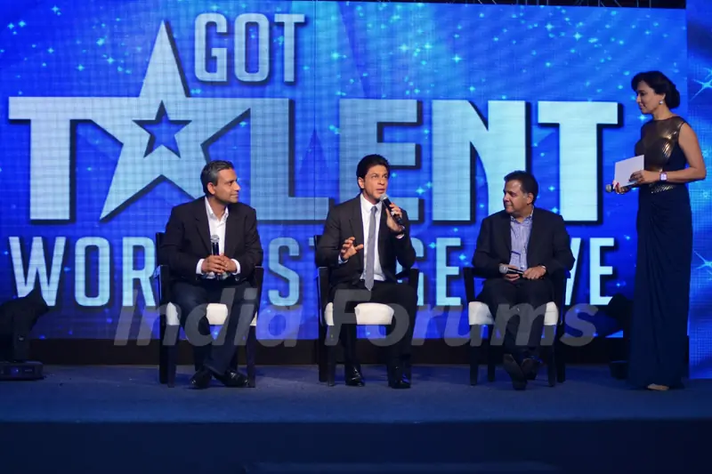 Shah Rukh Khan was seen addressing the audience