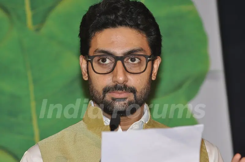 Abhishek Bachchan addresses the media at Yuvak Biradri's 40th Anniversary