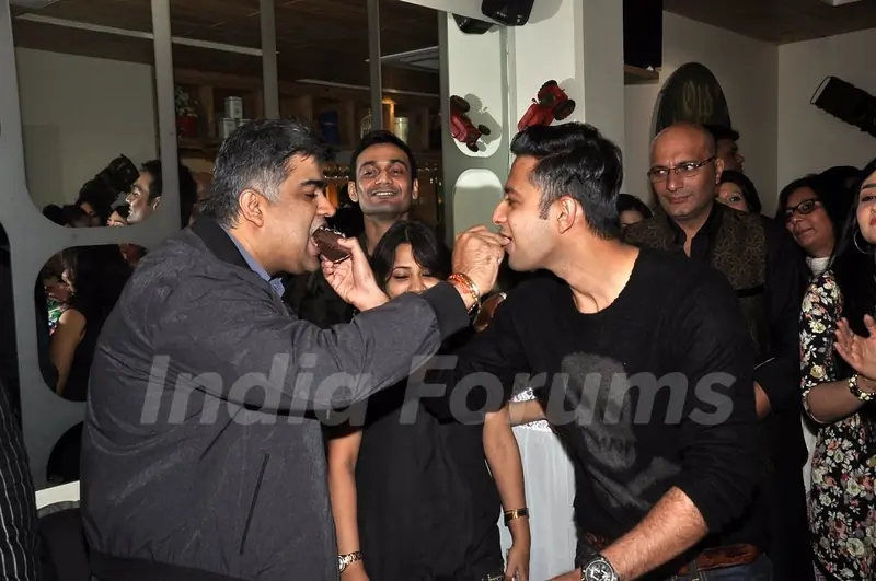 Vatsal Sheth feeds cake to a friend at the 100 Episodes Completion Party
