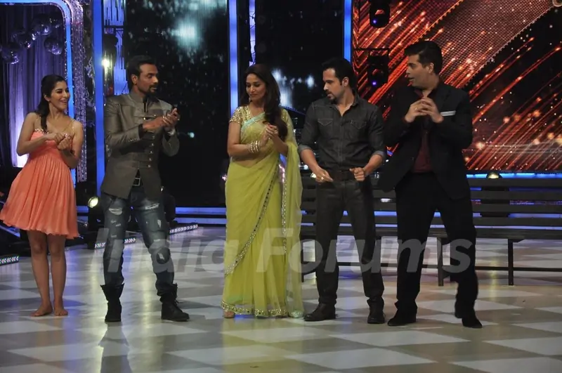Emraan Hashmi shakes a leg with Remo, Madhuri, Karan and Sophie at Jhalak Dikhla Jaa
