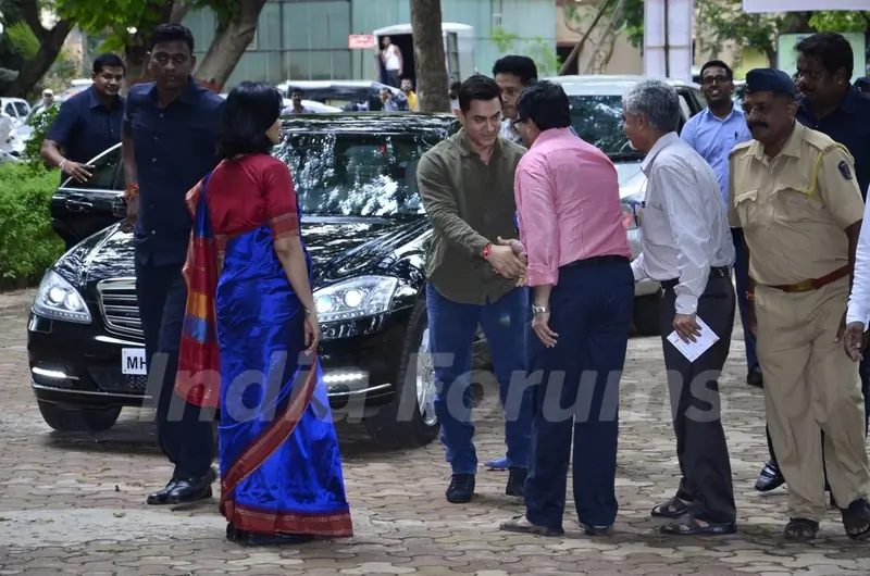 Aamir Khan arrives with Atul Kulkarni at the Communicative Marathi Book Launch