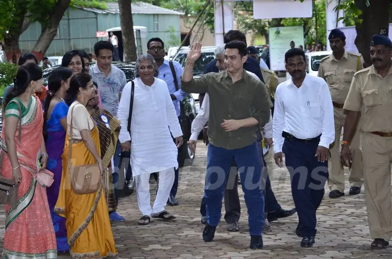 Aamir Khan arrives at the Communicative Marathi Book Launch