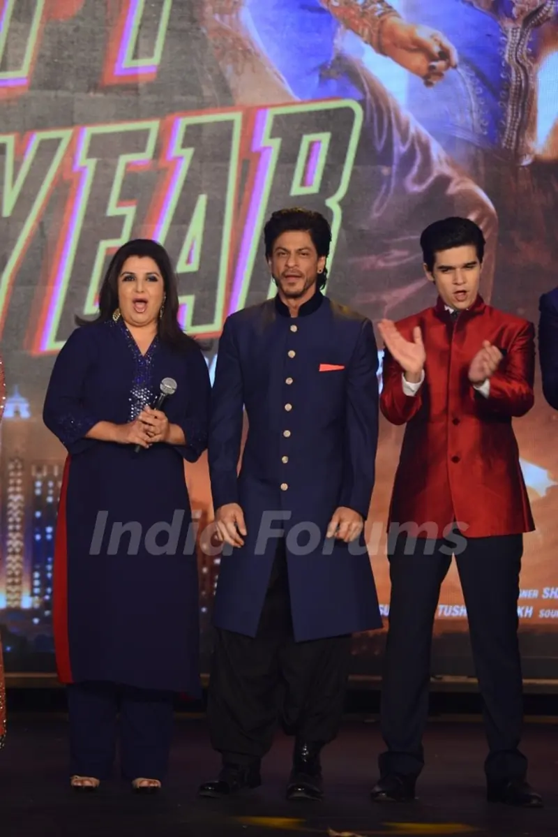 Farah Khan, Shah Rukh Khan and Vivaan Shah at the Trailer Launch of Happy New Year