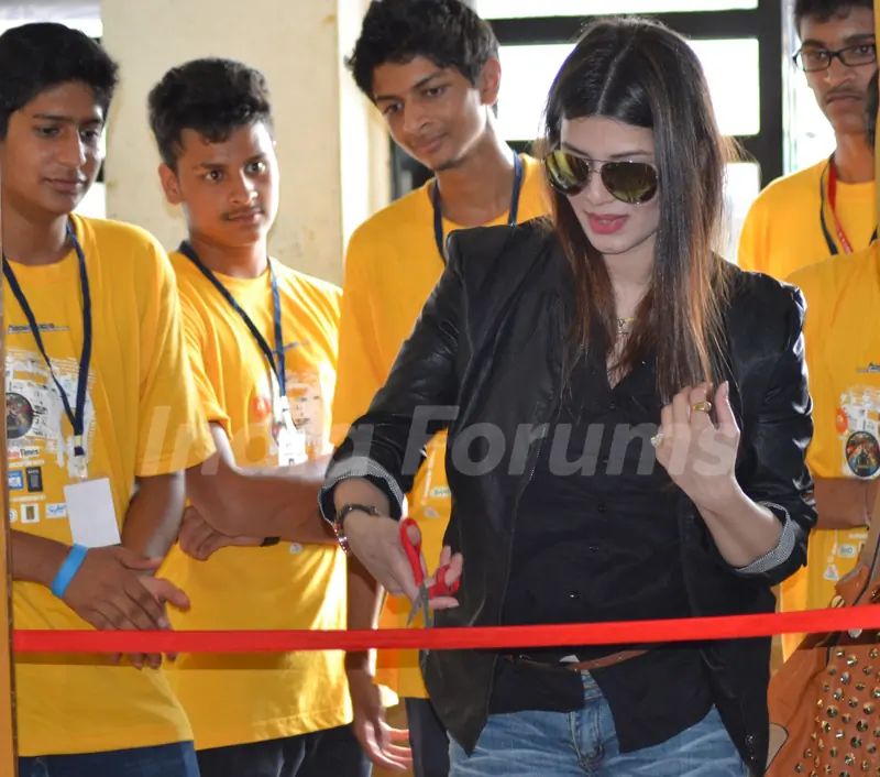 Kainaat Arora Inaugurates "Umang 2014"
