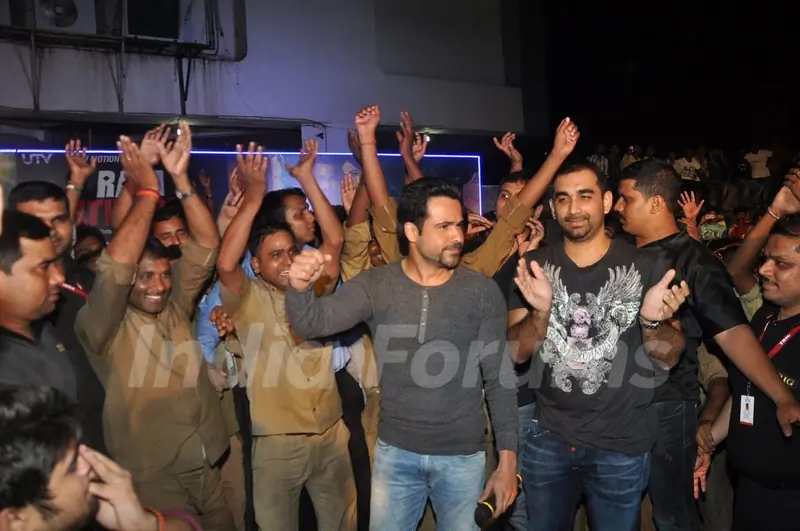 Emraan Hashmi and Kunal Deshmukh with the Auto Rickshaw Drivers