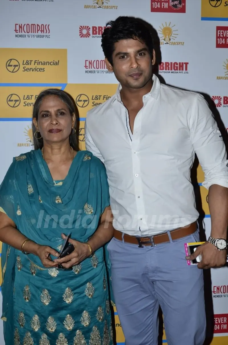 Siddharth Shukla poses with his mother at Shaan's Live Concert