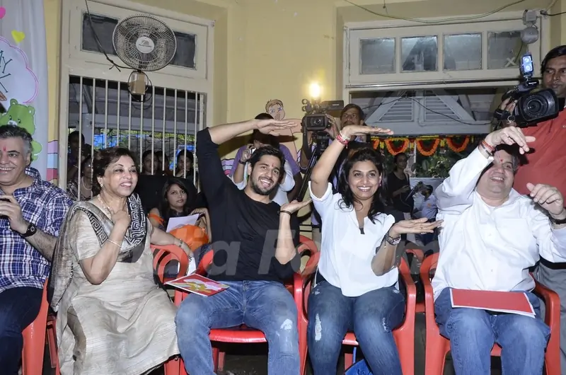 Abu Jani, Sidharth Malhotra and Sandeep Khosla tune in to the beats at Ashray NGO