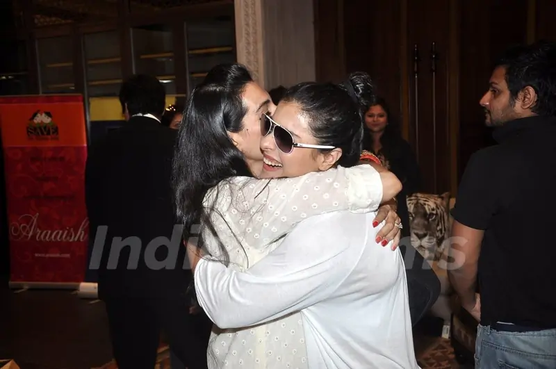 Kajol was spotted hugging Mana Shetty at Araish Charity Exhibition
