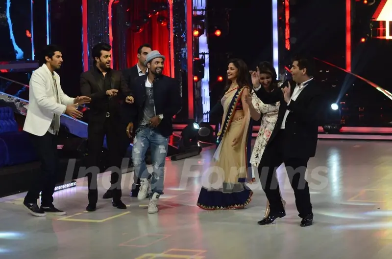 Parineeti and Aditya shake a leg with the Judges on Jhalak Dikhhlaa Jaa