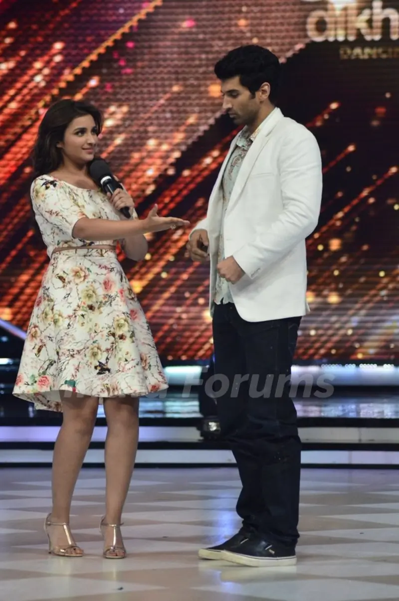 Parineeti and Aditya Promote Daawat-e-Ishq on Jhalak Dikhhlaa Jaa
