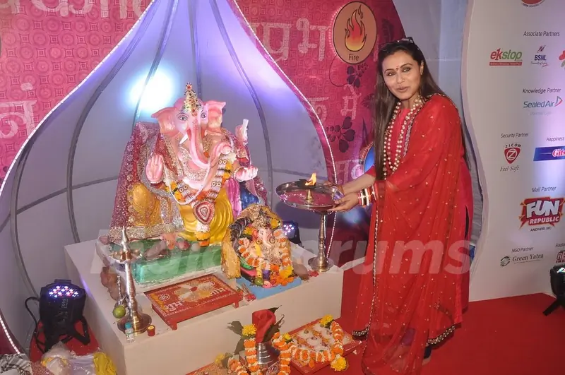 Rani Mukherjee offering her prayers to Lord Ganesha