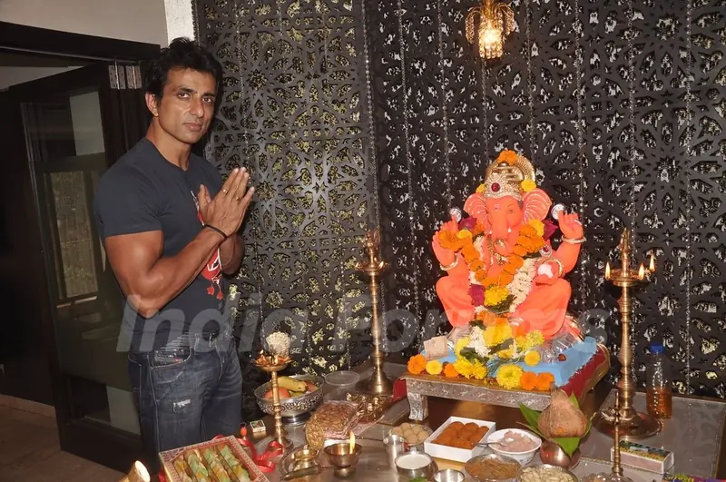 Sonu Sood offering his prayers to Lord Ganesha