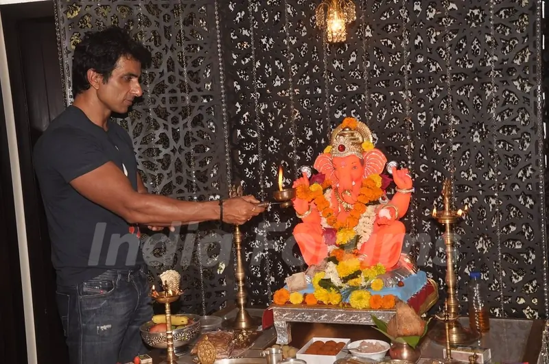 Sonu Sood offering his prayers to Lord Ganesha