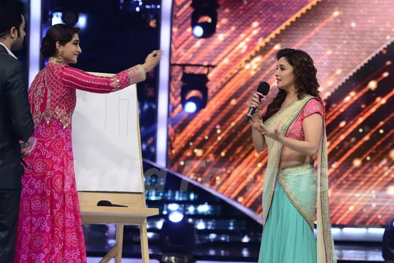 Sonam Kapoor makes a sketch on Jhalak Dikhla Jaa Season 7