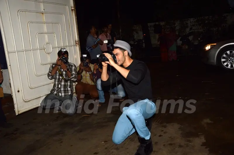 Varun Dhawan snapped clicking photos with a DSLR at the Screening of Finding Fanny