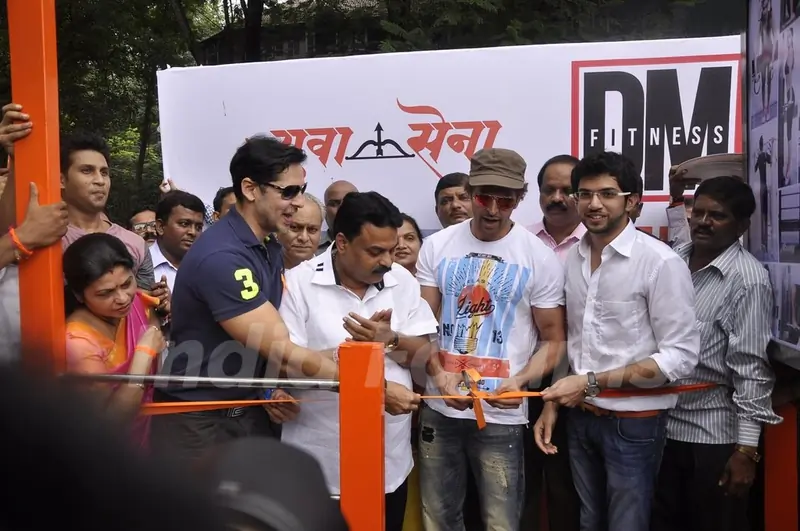 Hrithik Roshan Launches DM Fitness