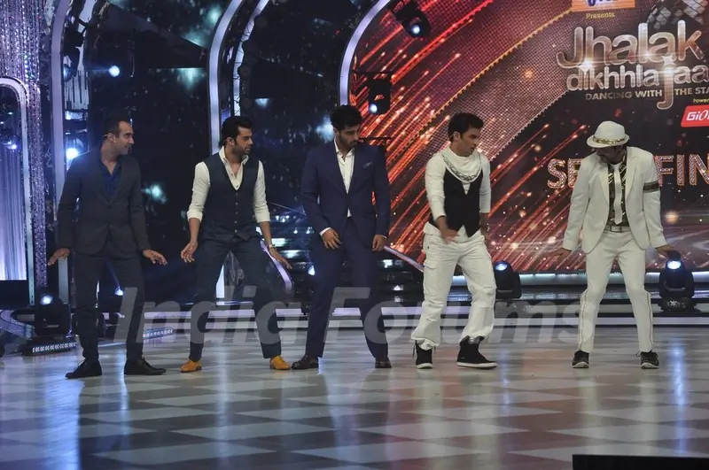 Everybody match their moves with Ashish on Jhalak Dikhla Jaa Season 7