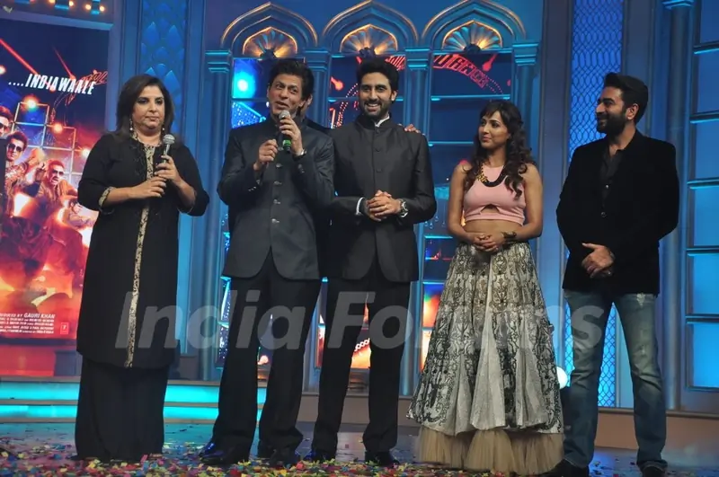 Shah Rukh Khan addressing the audience at the Music Launch of Happy New Year