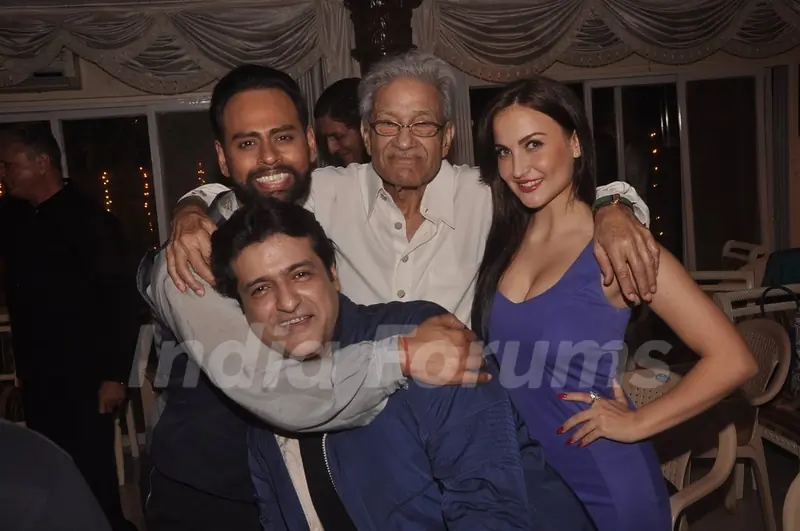 Celebs pose with Rajkumar Kohli at his Birthday Bash