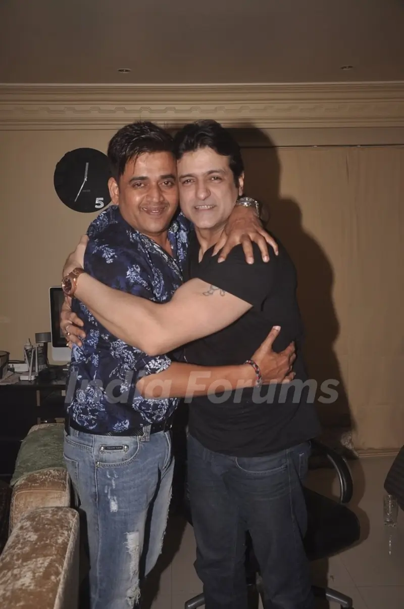 Ravi Kissen and Armaan Kohli at Rajkumar Kohli's Birthday Bash