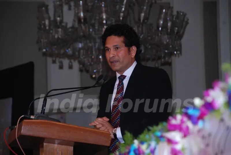 Sachin Tendulkar addressing the audience at Giant Awards in Trident