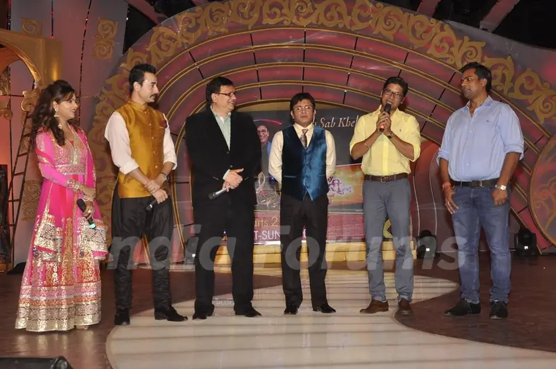 Shaan addressing the audience at the Launch of SAB TV's New Show 'Family Antakshari'
