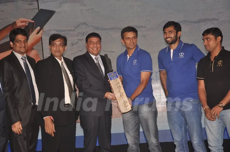 Rahul Dravid poses with the delegates of Mitashi at the Launch of new LED