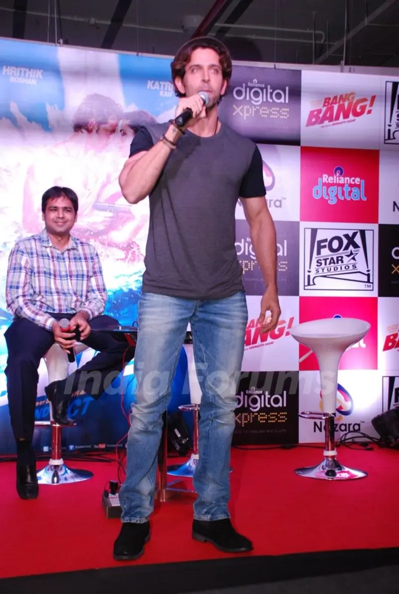 Hrithik Roshan addressing the audience at the Promotion of Bang Bang