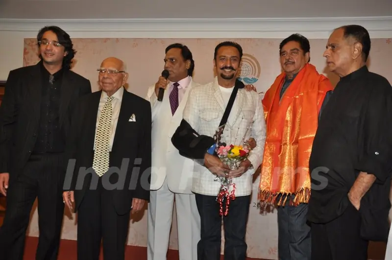 Gulshan Grover felicitated with a floral boquet at the bash