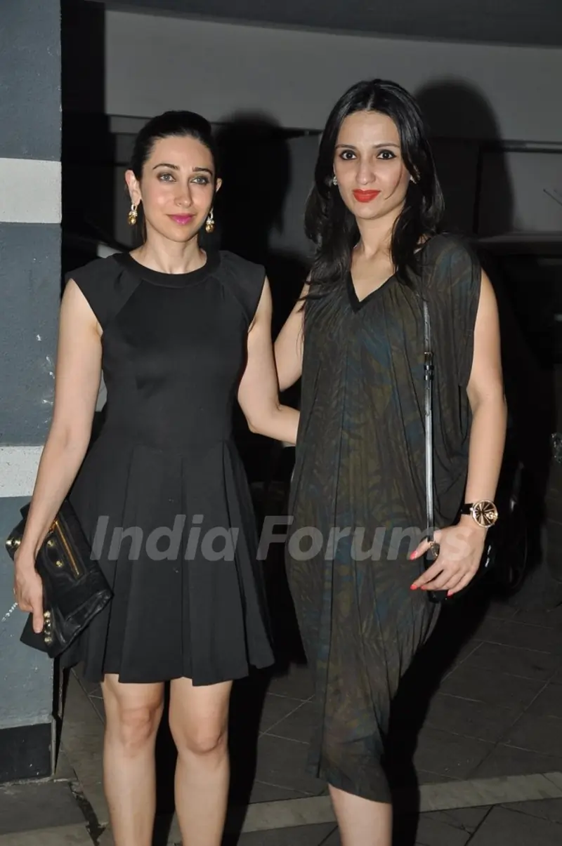 Karisma Kapoor poses with Farah Khan Ali at the bash
