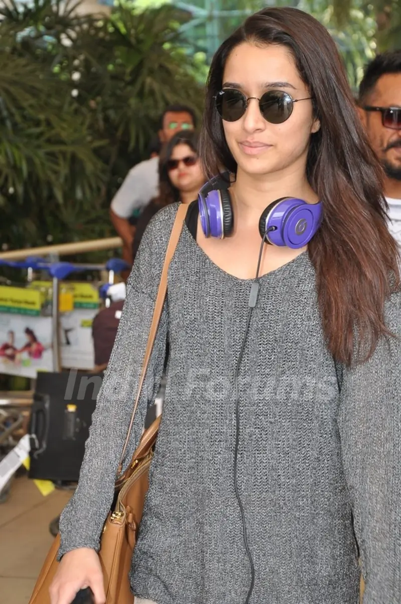 Shraddha Kapoor poses for the media at Airport