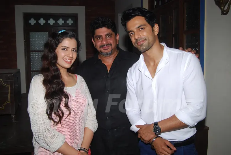 Rajan Shahi poses with Anuj Sachdeva and Smriti Kalra on the set of Itti Si Kushi
