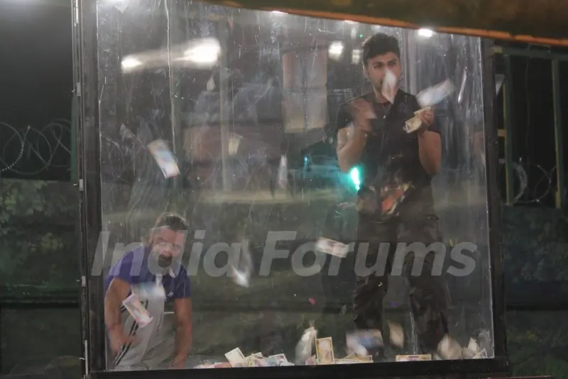 Praneet Bhatt and Arya Babbar during a task at Bigg Boss 8