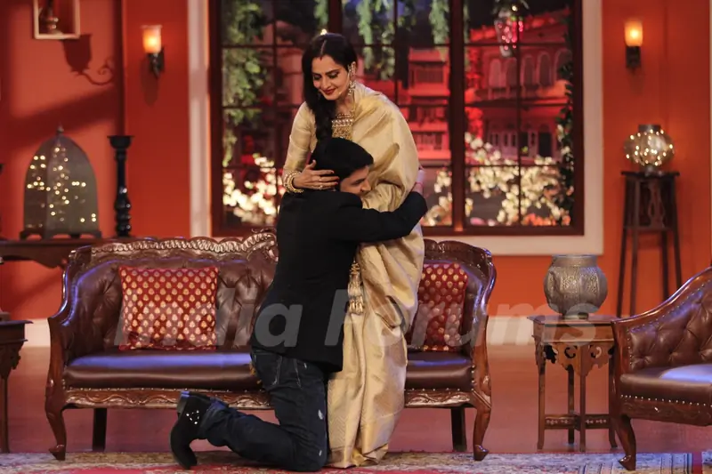 Kapil Sharma hugs Rekha on Comedy Nights with Kapil