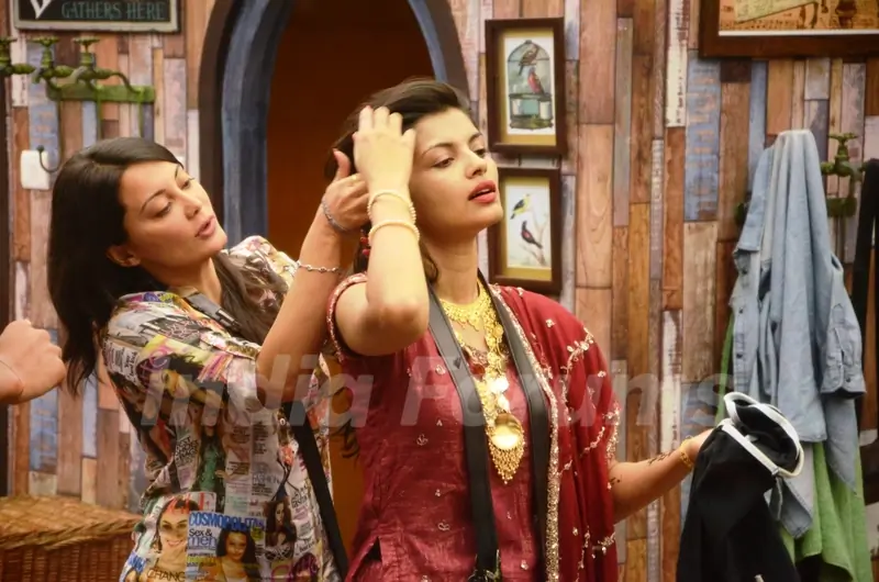 Minissha helps Sonali get ready as a bride for the task