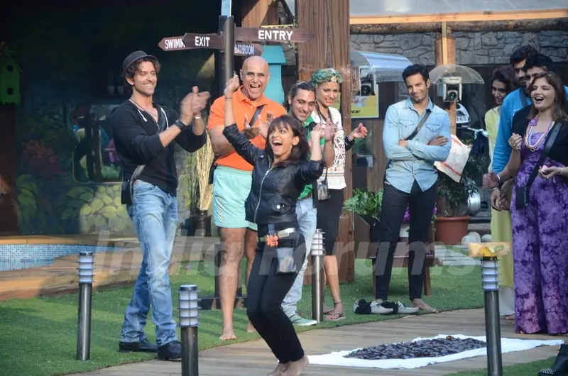 Soni Singh performs a task at Bigg Boss 8