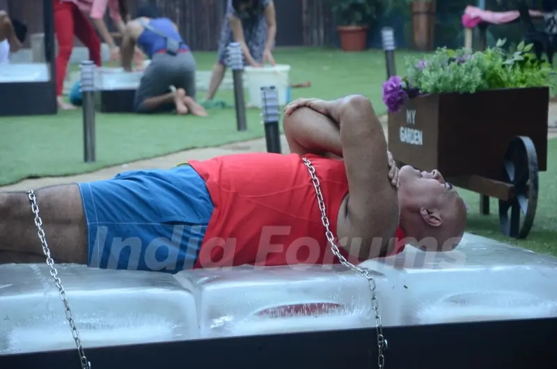 Punit Issar does the ice slab challenge