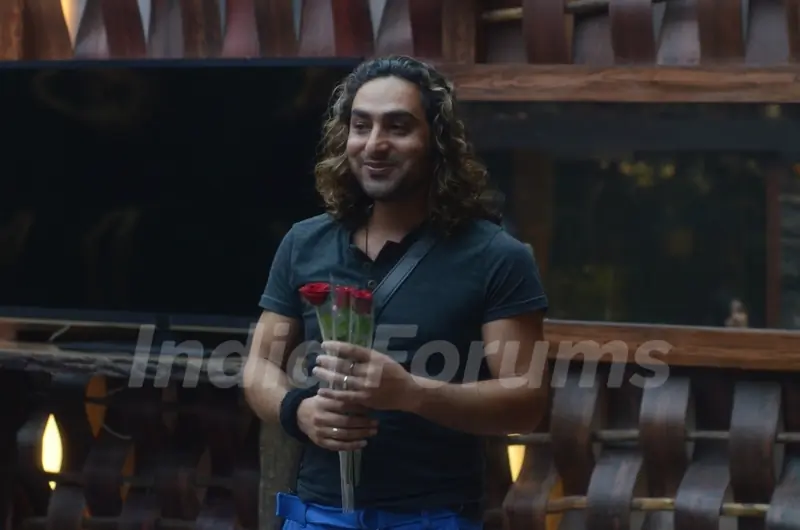 Praneet Bhatt performs a task on Bigg Boss 8