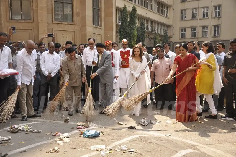 Nita Ambani at Cleanliness Drive